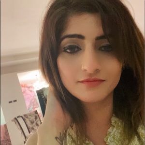 Meet your Posher, Abeera